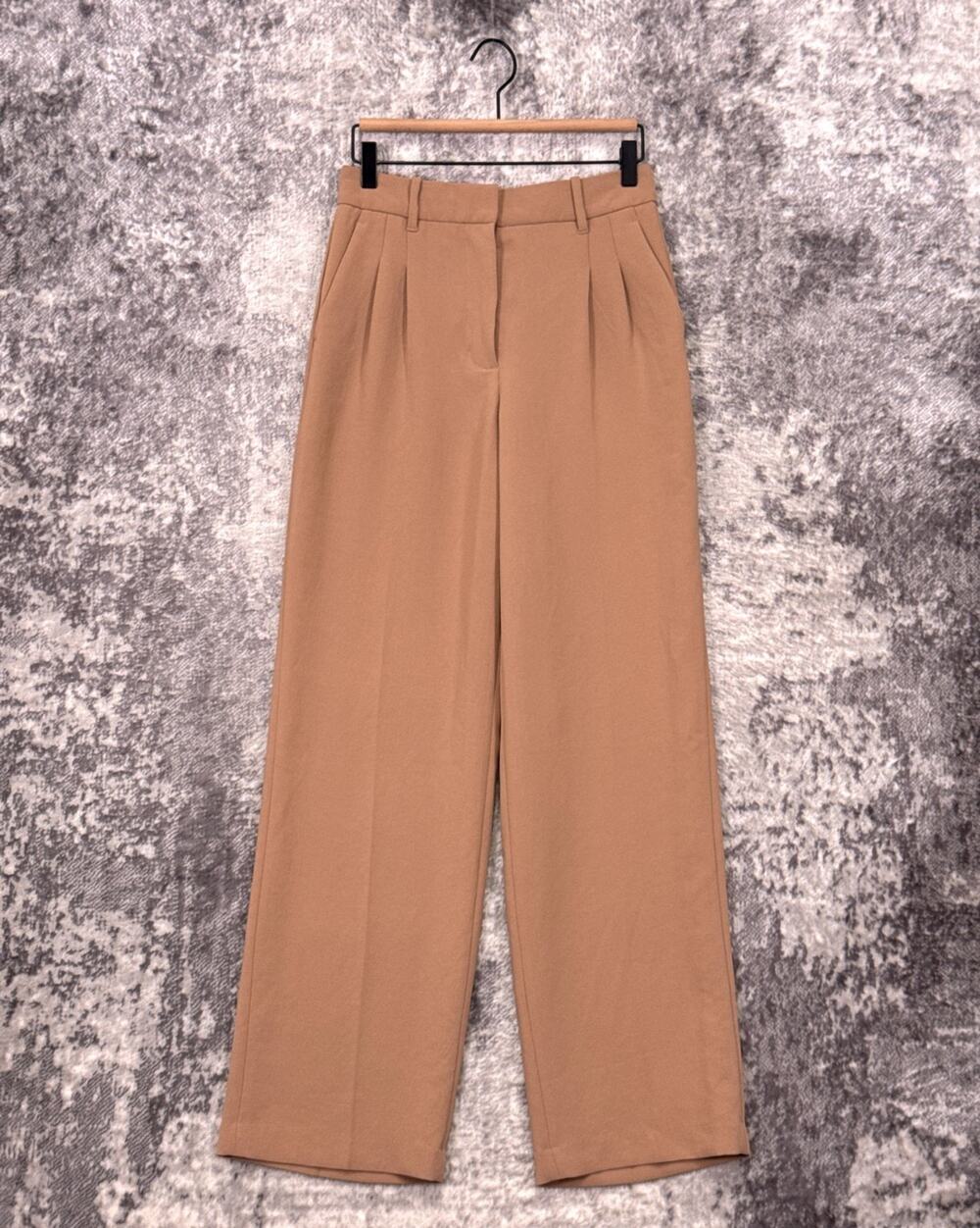 Aritzia Effortless Pants 4 Womens Crepette Pleated Trouser